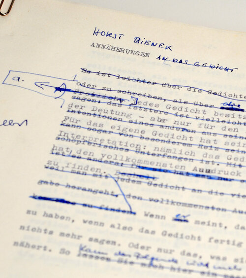 Typoskript Annäherungen mit Bieneks handschriftlichen Korrekturen, 1968. Signatur: Horst-Bienek-Archiv, Bil 95